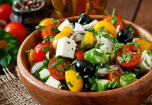 Salată Grecească rapidă – extrem de sănătoasă, sățioasă și bineînțeles gustoasă!