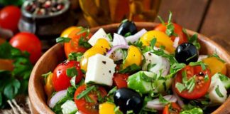 Salată Grecească rapidă – extrem de sănătoasă, sățioasă și bineînțeles gustoasă!