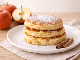 Clătite cu mere și scorțișoară. Rețeta simplă care umple casa de miros și dispare rapid din farfurie Clătite pufoase cu mere și scorțișoară servite calde pe farfurie