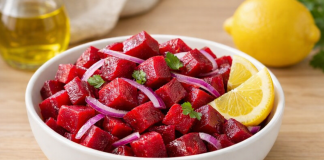 Combinația simplă pe care mulți o ignoră. Poate susține ficatul, digestia și starea generală Salată de sfeclă roșie cu ceapă și lămâie, preparat tradițional pentru susținerea digestiei