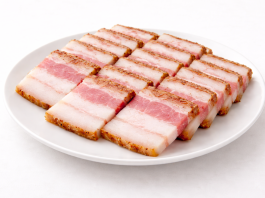 Slănina de porc, mai sănătoasă decât cred mulți? Ce spune Mihaela Bilic despre acest aliment controversat Slănină tradițională de porc așezată pe platou rustic