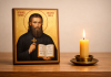 „E vremea de care ne-a prevenit Mântuitorul…” Mesajul atribuit Părintelui Arsenie Boca care îi pune pe mulți pe gânduri Icoană religioasă într-un cadru liniștit, simbol al trezviei spirituale