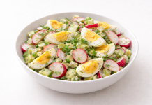 Salată germană cu ouă, ridichi și sos cremos