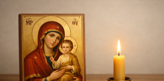 Părintele Cleopa: „Când aveți o supărare mare, faceți asta”. Sfaturile simple care aduc liniște în suflet Icoană cu Maica Domnului și lumânare aprinsă într-un cadru liniștit