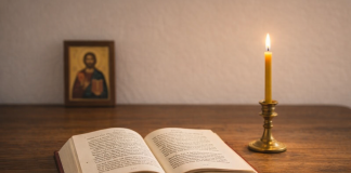 Rugăciune pentru sănătate și momente grele – Sprijin și lumină în clipele de încercare Carte de rugăciuni și lumânare aprinsă pentru rugăciune de sănătate