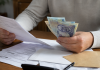 Ajutorul financiar pe care mulți români nu știu că îl pot solicita. Cine poate beneficia și în ce condiții Documente și bani pentru acordarea unui ajutor financiar în România