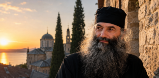 Părintele Pimen, despre certurile din familie. Ce trebuie să faci când pacea dintre cei dragi începe să dispară Părintele Pimen vorbind despre certurile din familie, iertare și pace între cei dragi
