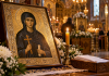 Sfânta Parascheva, 14 octombrie 2026. Ce nu este bine să faci astăzi, de marea sărbătoare cu cruce roșie. Obiceiurile pe care mulți români le respectă Icoana Sfintei Cuvioase Parascheva, cu lumânări aprinse și flori, de sărbătoarea din 14 octombrie 2026.